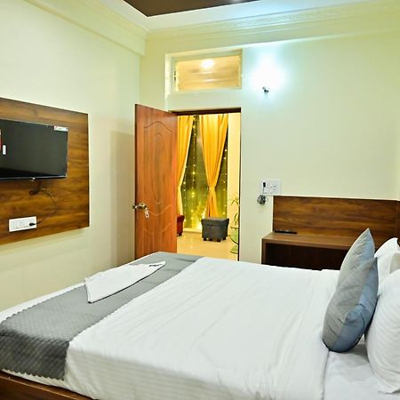 Hotel Boss Palace Mysore Buitenkant foto