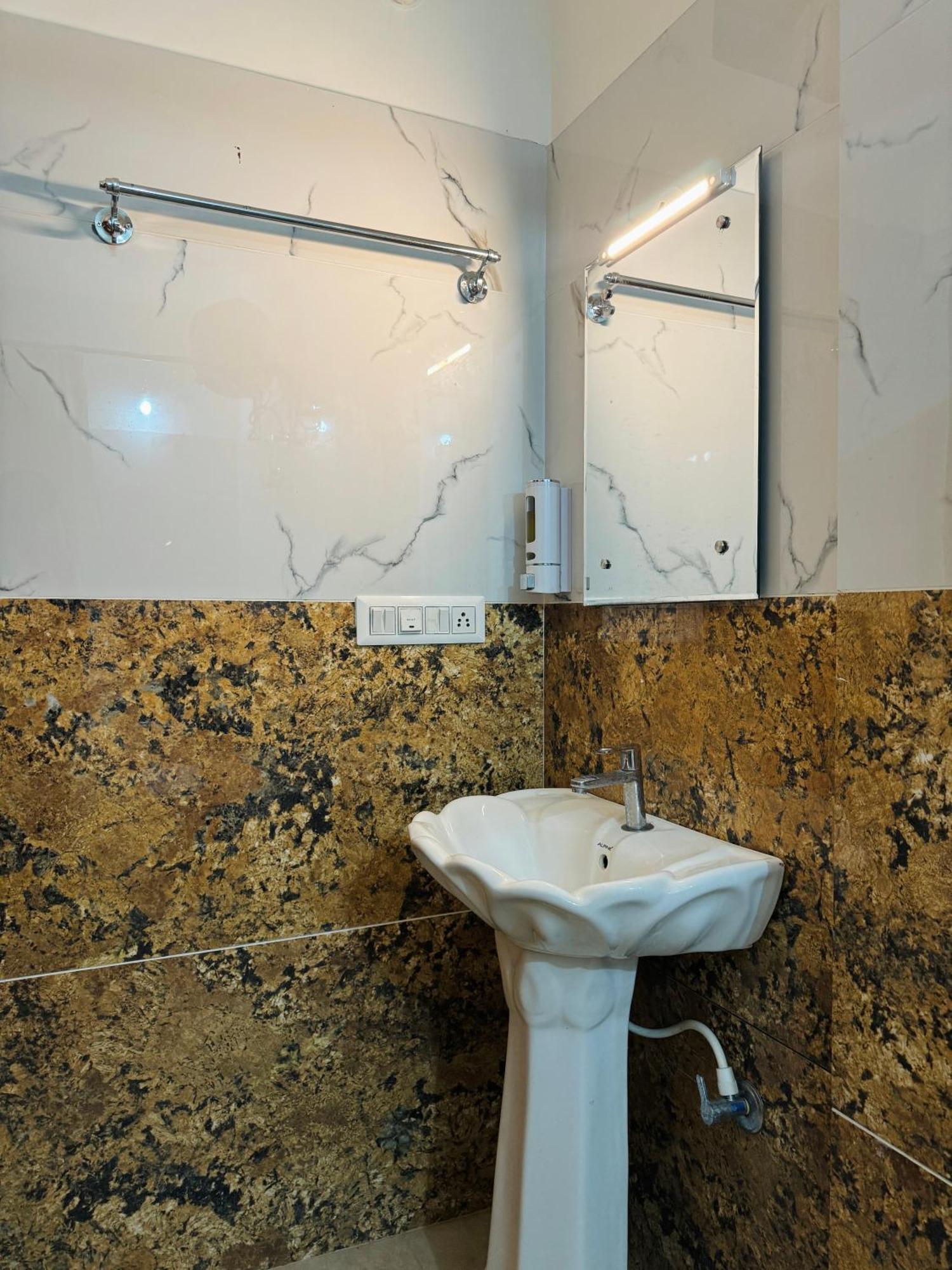 Hotel Boss Palace Mysore Buitenkant foto