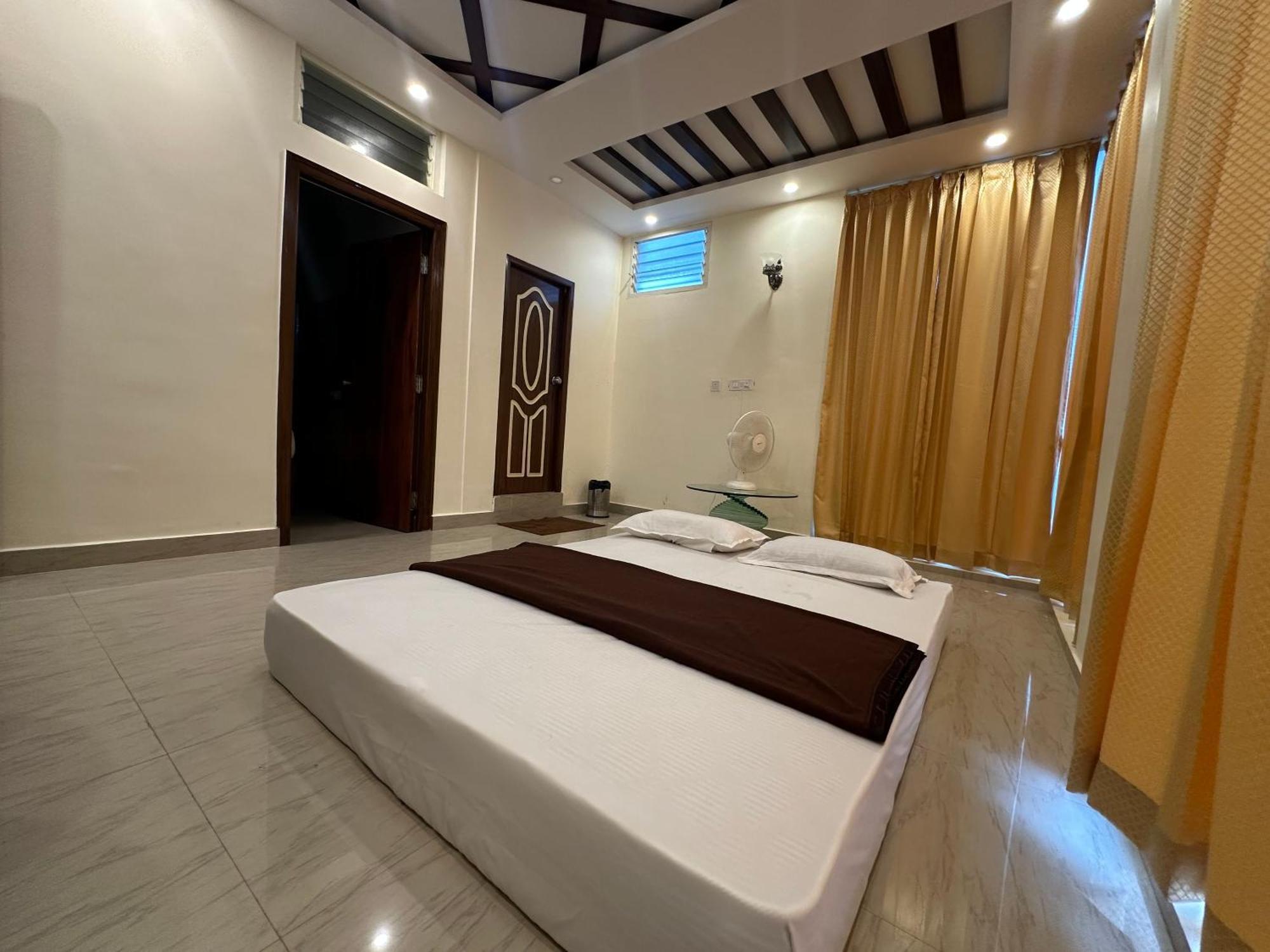 Hotel Boss Palace Mysore Buitenkant foto