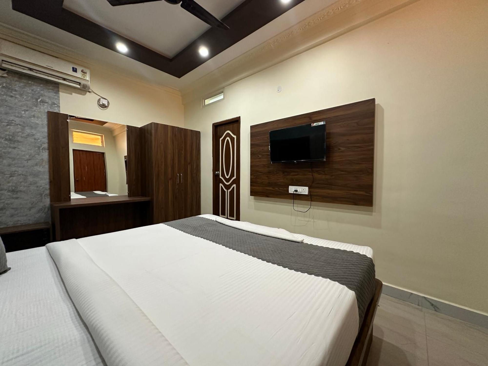 Hotel Boss Palace Mysore Buitenkant foto