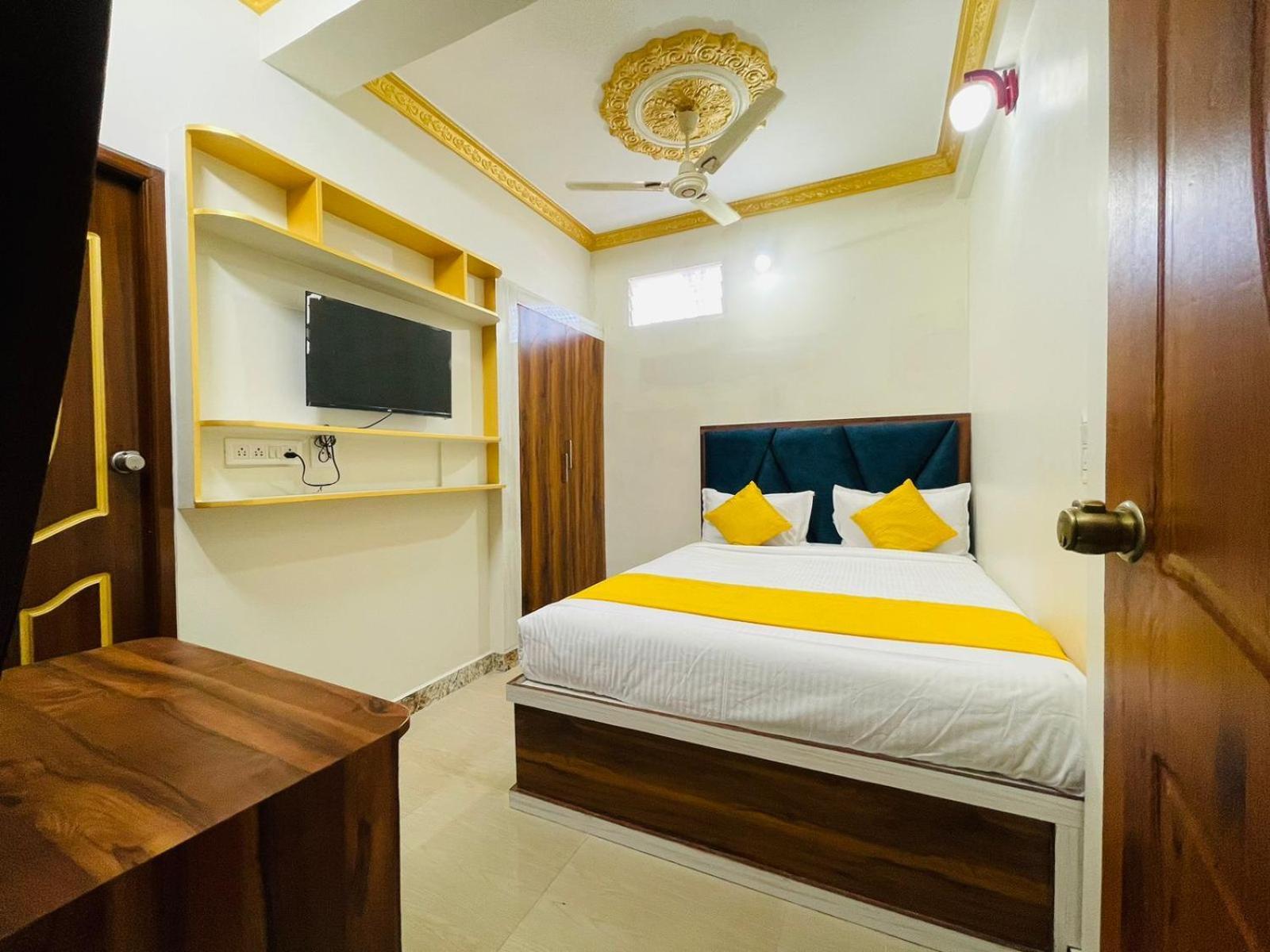 Hotel Boss Palace Mysore Buitenkant foto
