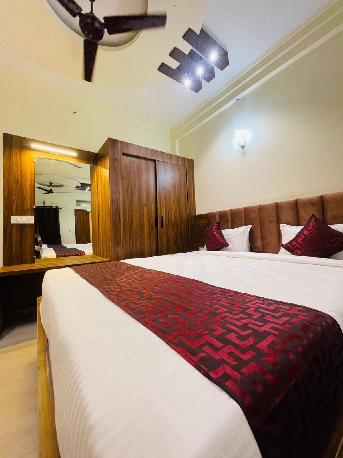 Hotel Boss Palace Mysore Buitenkant foto