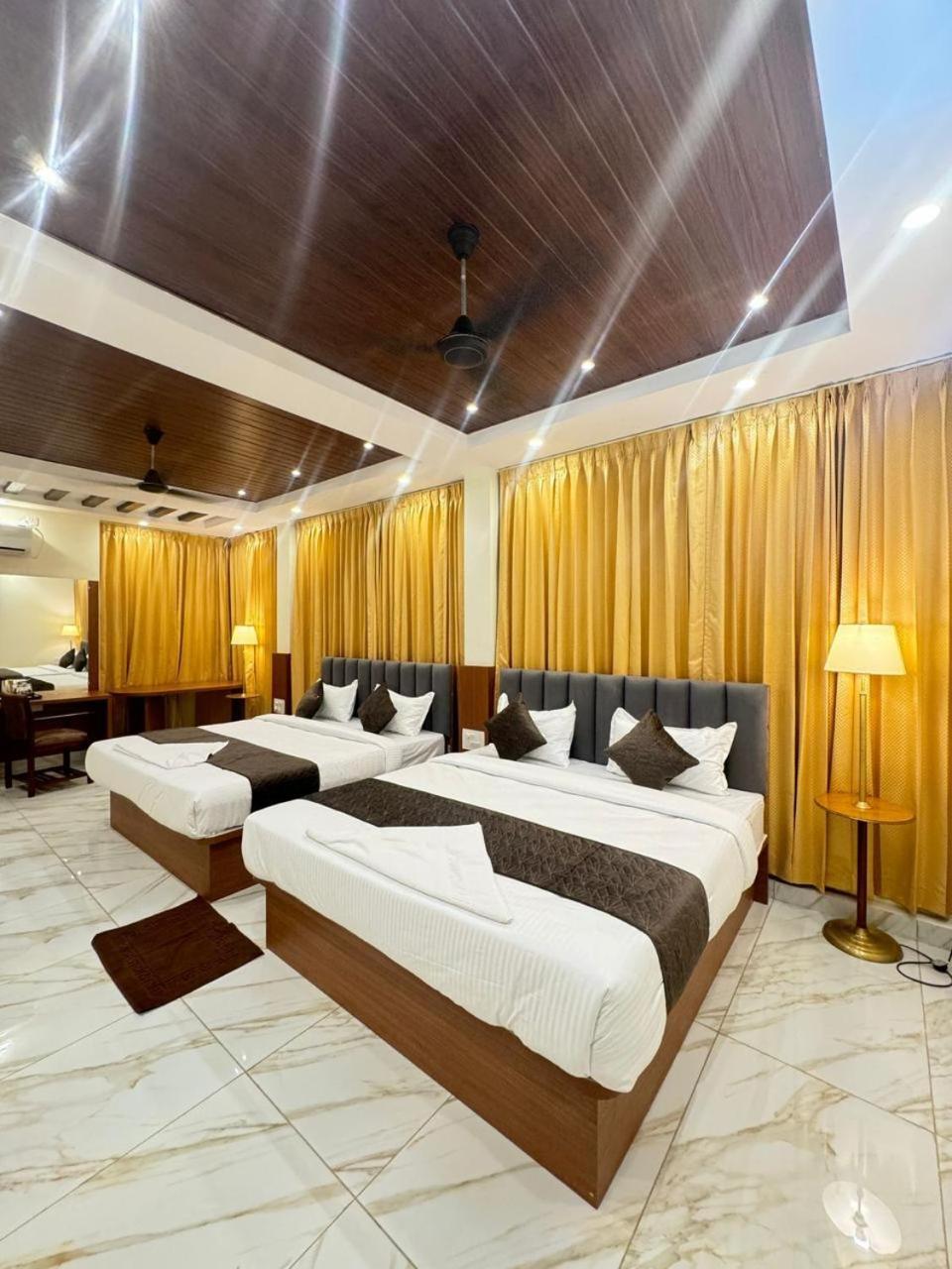 Hotel Boss Palace Mysore Buitenkant foto